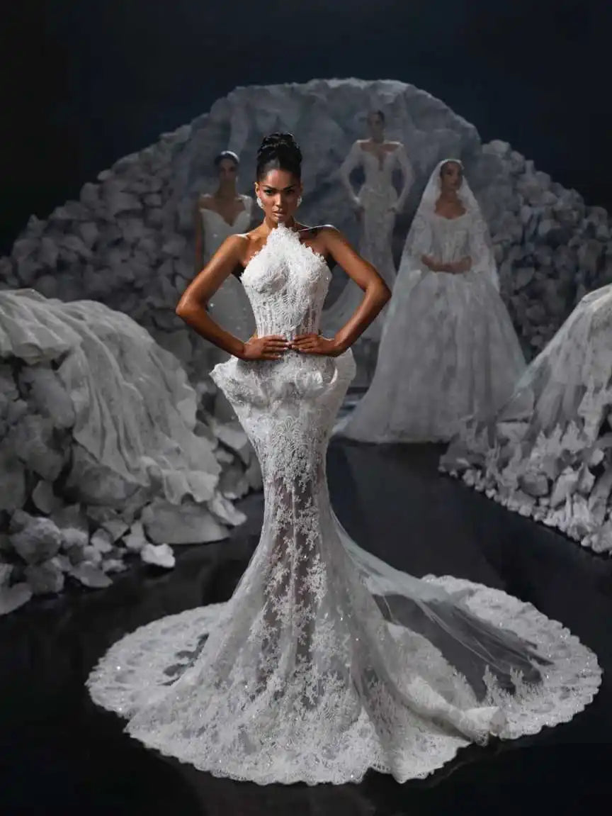 Vintage Strapless Lace Wedding Dress Sexy Appliques Sleeveless Bridal Dress Lace Up Sweep Train Customized vestidos de novia